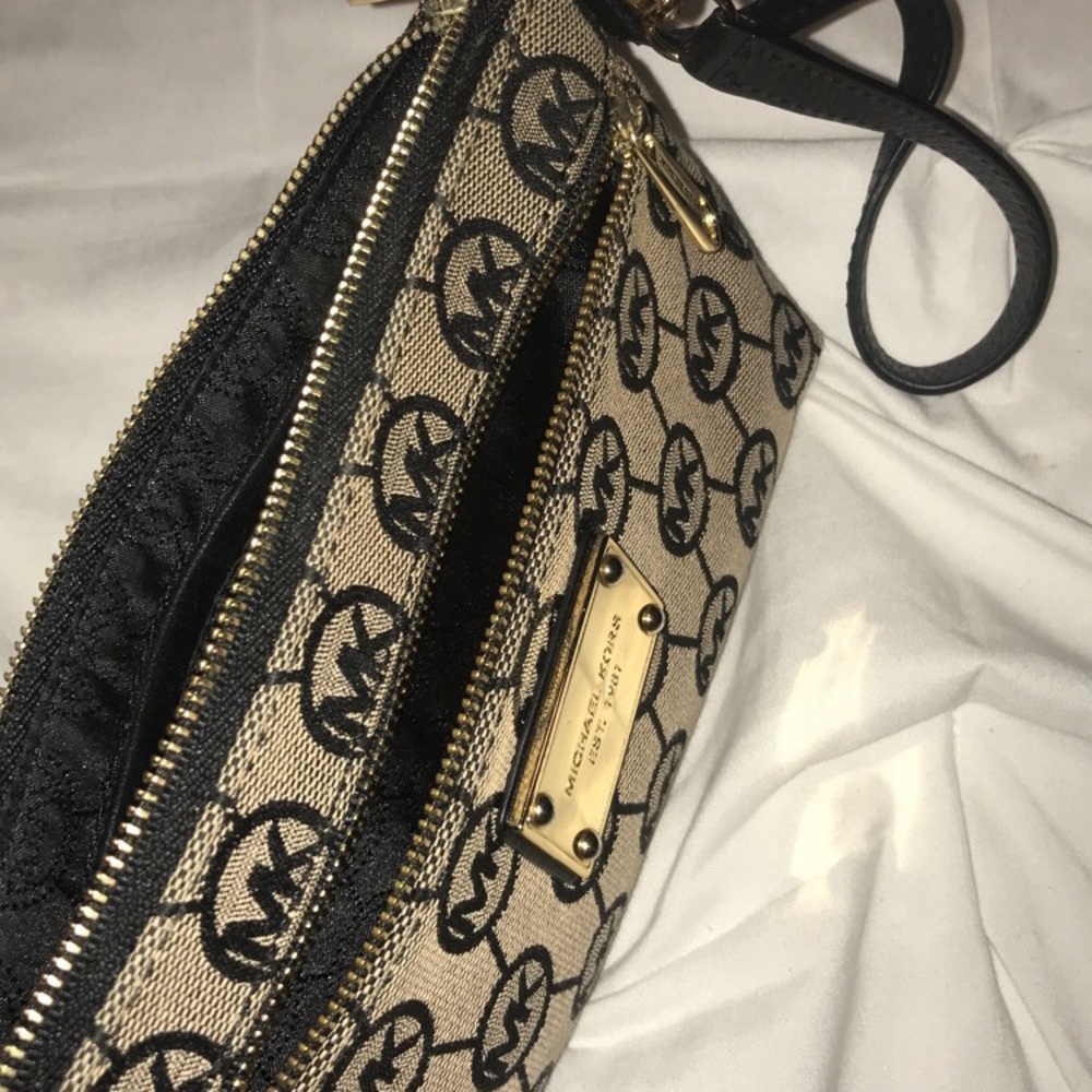 Michael Kors Wristlet / Wallet